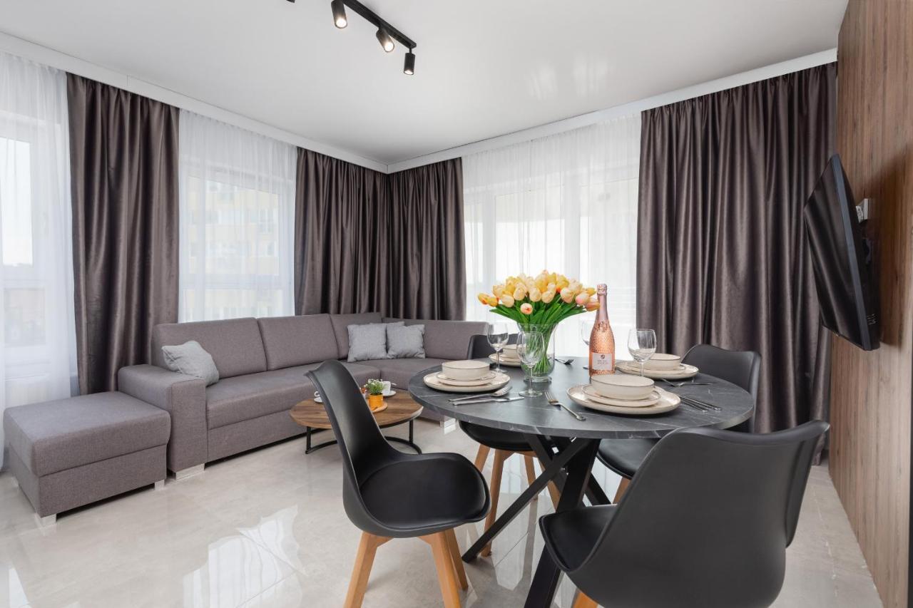 Sun Towers Lux Apartments By Renters Prestige ชวีโนวิชแจ ภายนอก รูปภาพ