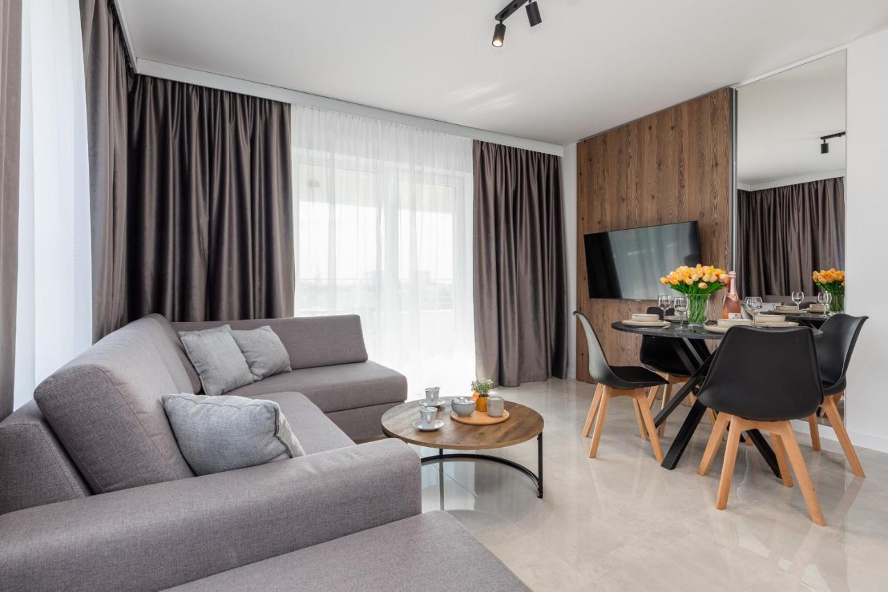 Sun Towers Lux Apartments By Renters Prestige ชวีโนวิชแจ ภายนอก รูปภาพ