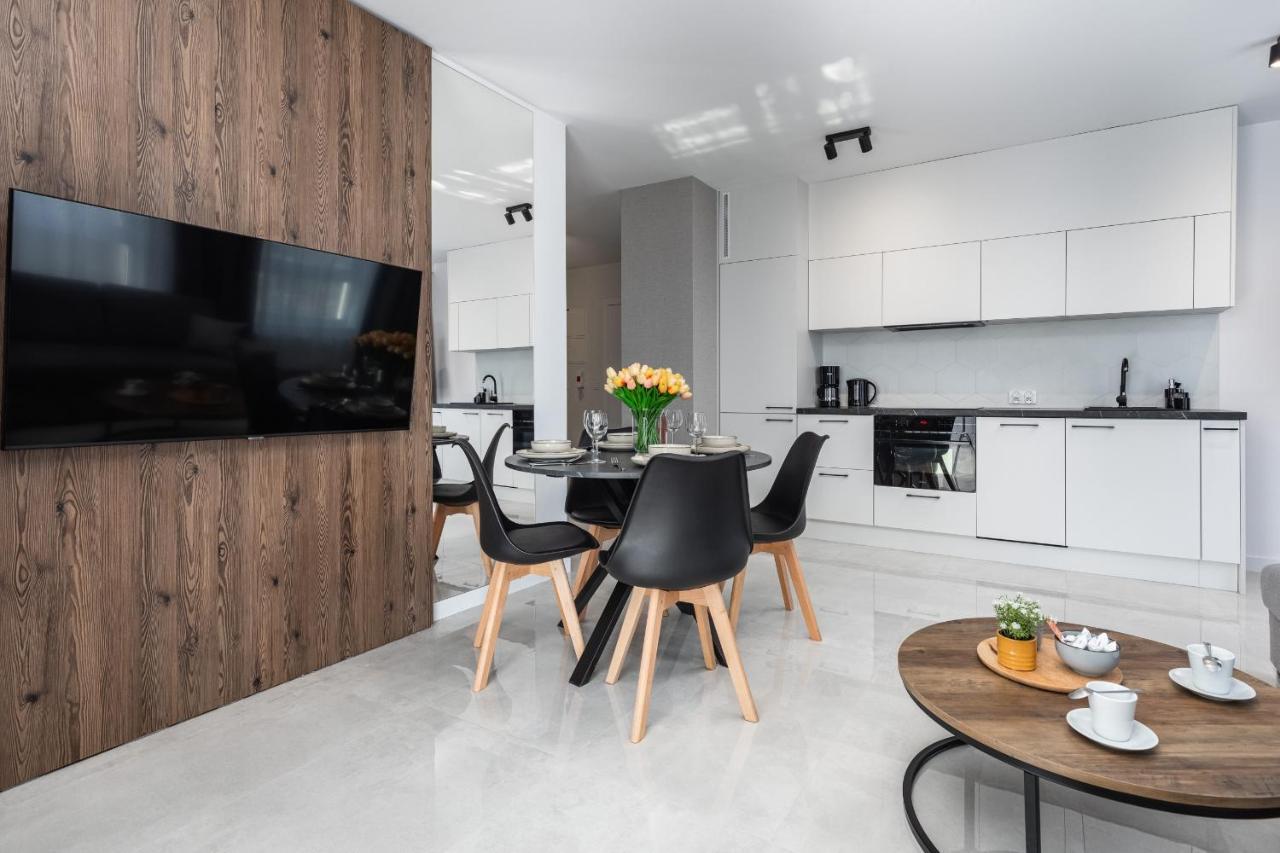 Sun Towers Lux Apartments By Renters Prestige ชวีโนวิชแจ ภายนอก รูปภาพ