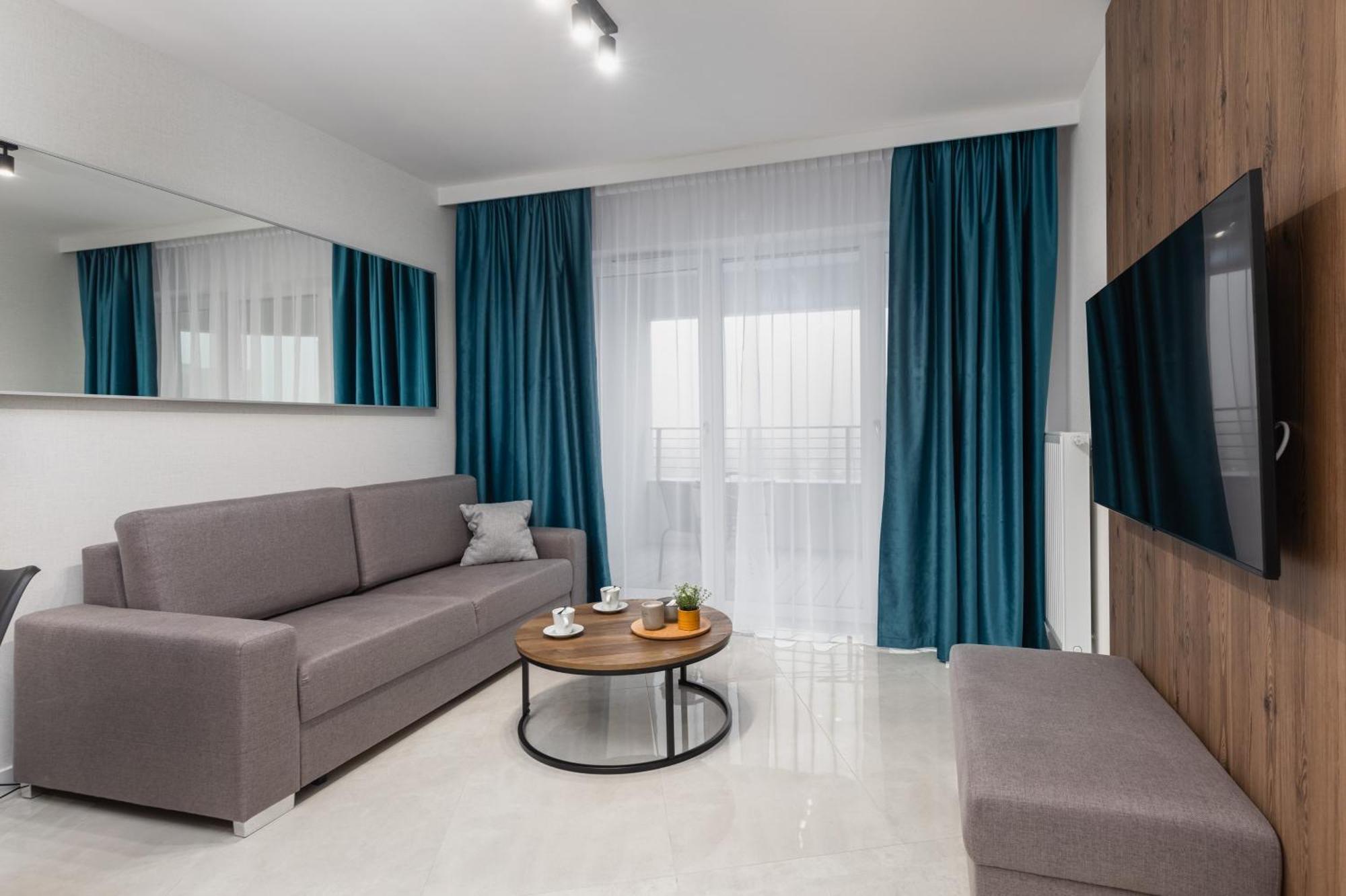 Sun Towers Lux Apartments By Renters Prestige ชวีโนวิชแจ ภายนอก รูปภาพ